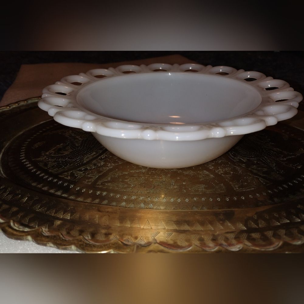 Vintage milk glass lace edge scalloped bowl 9.5 x 2.5